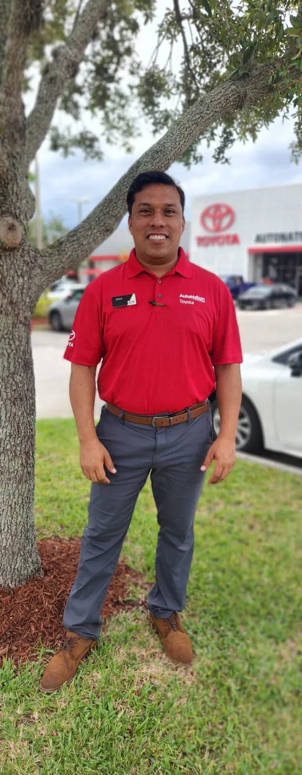 Jesús Crespo — Asesor Toyota AutoNation Winter Park